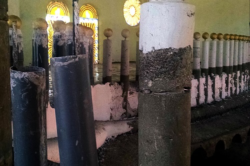 Here you can see how plastic drainpipe is formed into pillars.