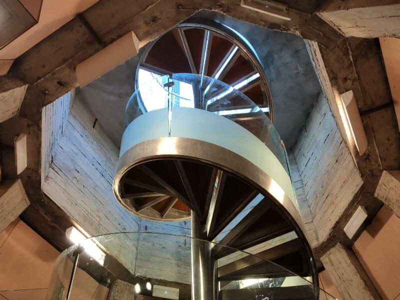 The spiral staircase that leads to the top of the Basílica de Nuestra Señora del Pilar tower