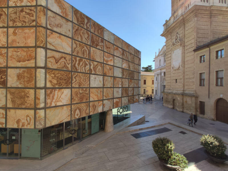 Where you can purchase tickets for the Caesaraugusta Forum Museum and the Caesaraugusta trail in Zaragoza