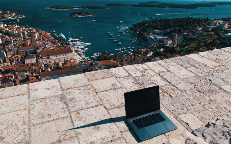 A laptop outdoors in the sun