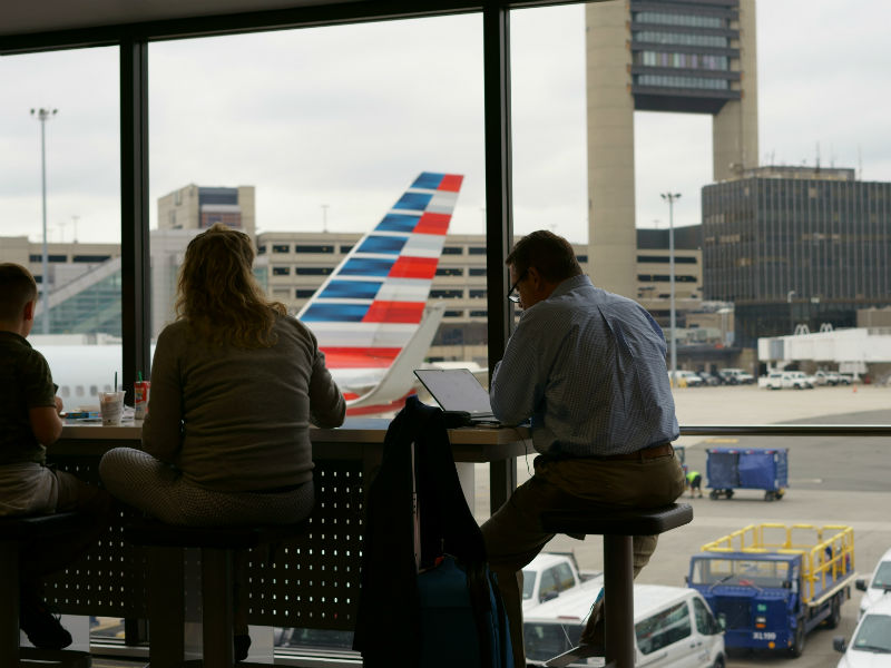 how to fly with a laptop