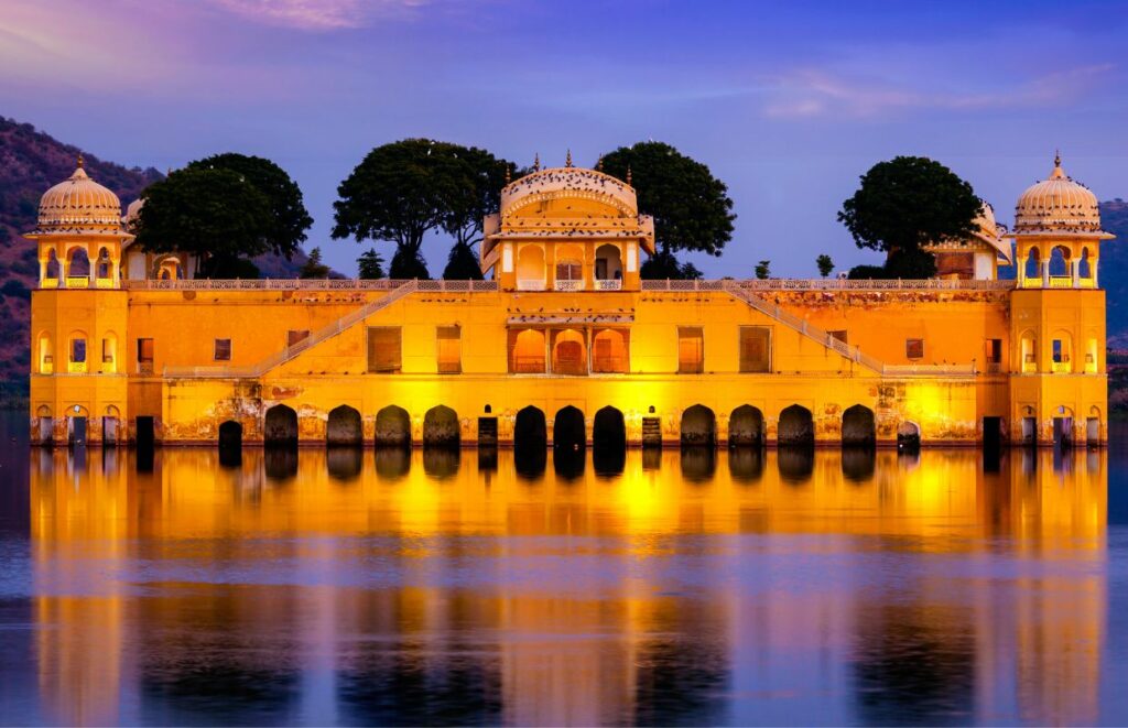 A photo of the Jal Mahal, a palace in the middle of the Man Sagar Lake in Jaipur city, the capital of the state of Rajasthan, India.