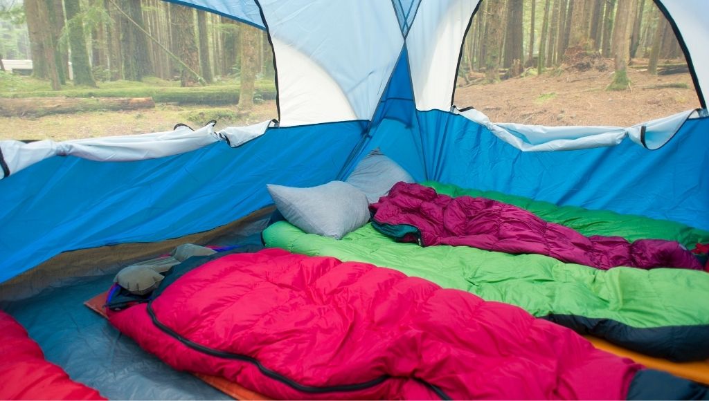 2 high-quality sleeping bags in the camp tent