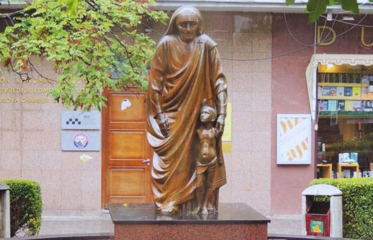 The statue of Mother Teresa that sits in Mother Teresa Boulevard, Kosovo
