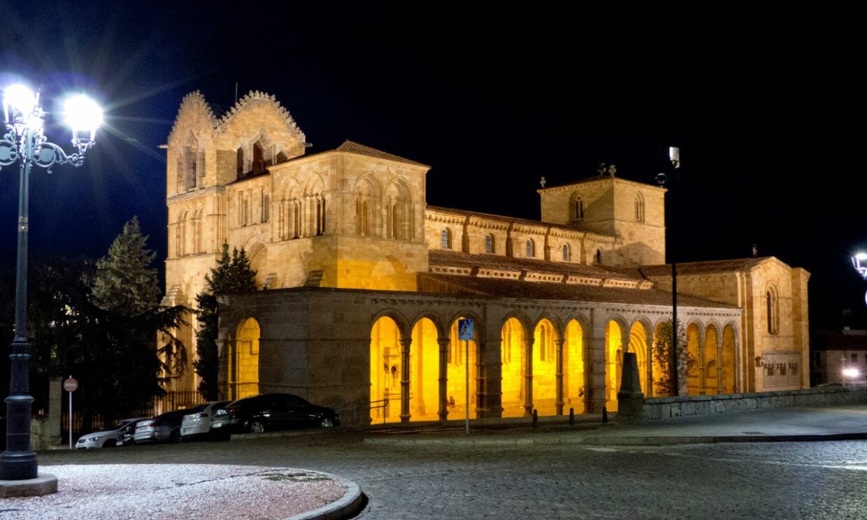The Basilica of San Vicente lit up at night