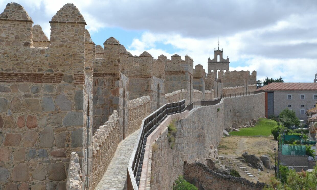 The route that runs inside the walls of Avila so you can walk along them