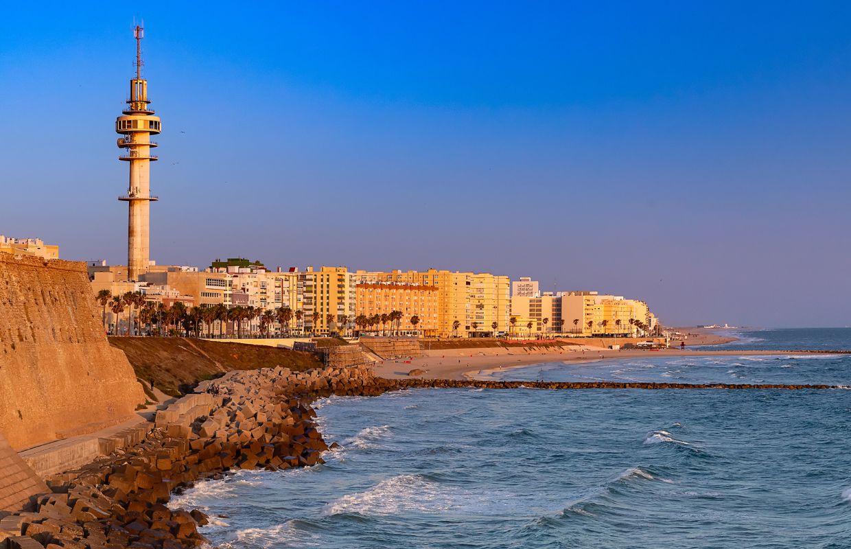 Scenic view of the vibrant beach in Cádiz