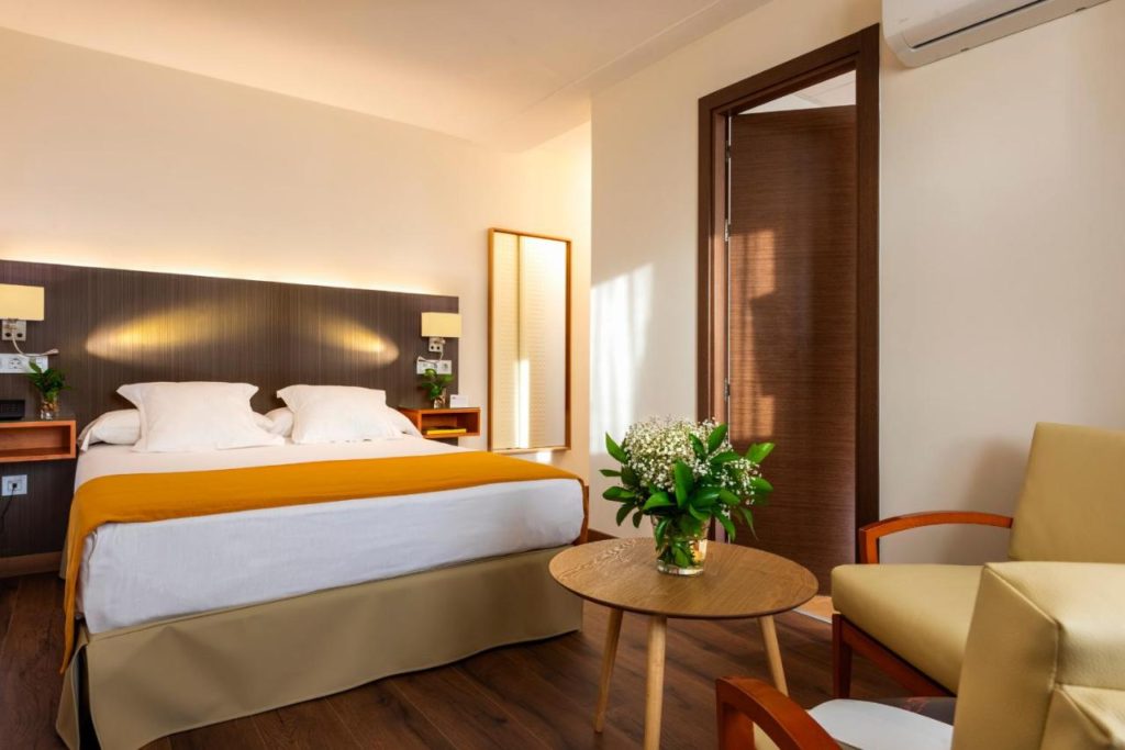 A bedroom in the Hotel de Francia y París