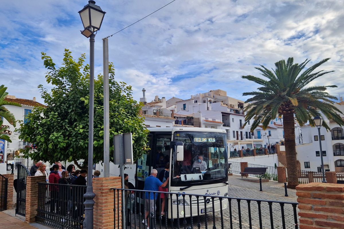 A bus picking people up to take them from Frigiliana to Nerja