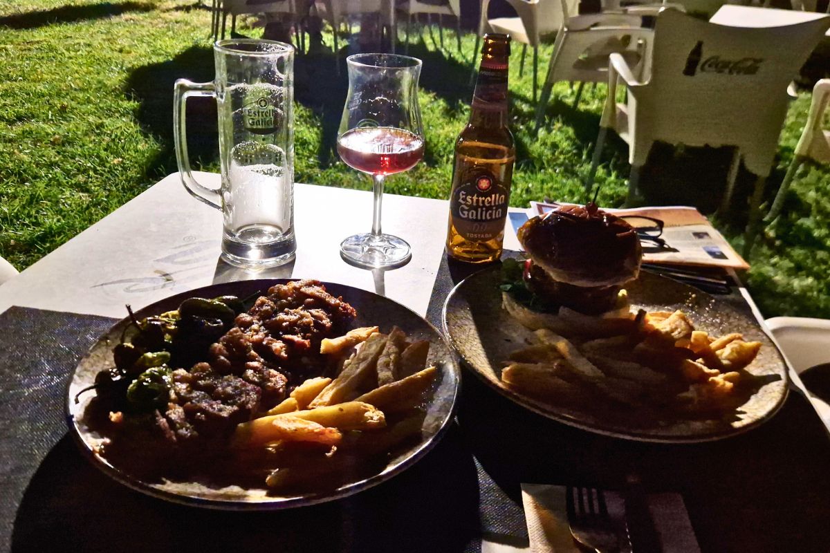 Steak and fries with a burger at La Luna restaurant and bar, Aldeadávila de la Ribera